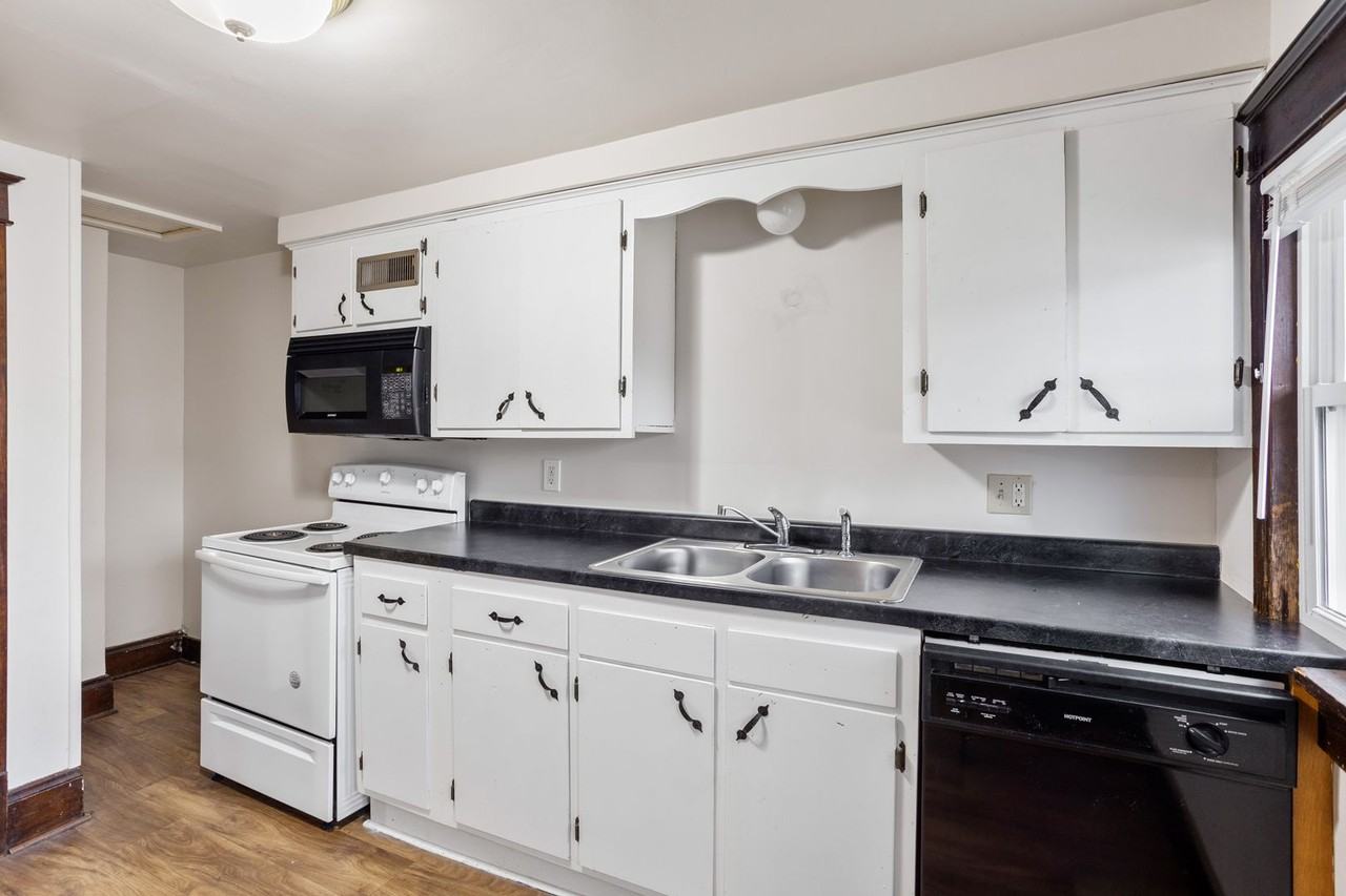 420 Appleton St - Photo 3 of 12