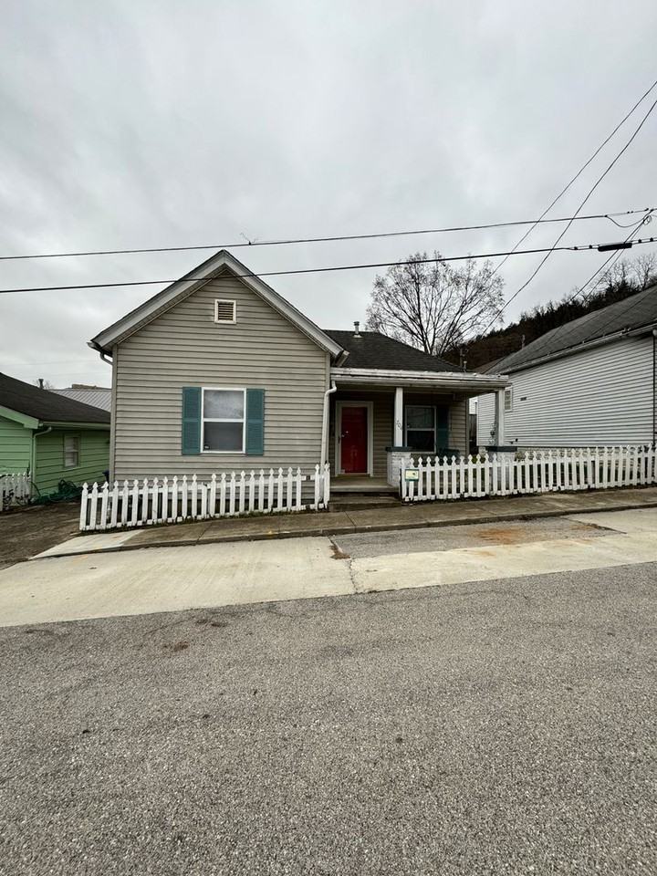 704 Chinn Ave - Photo 4 of 14