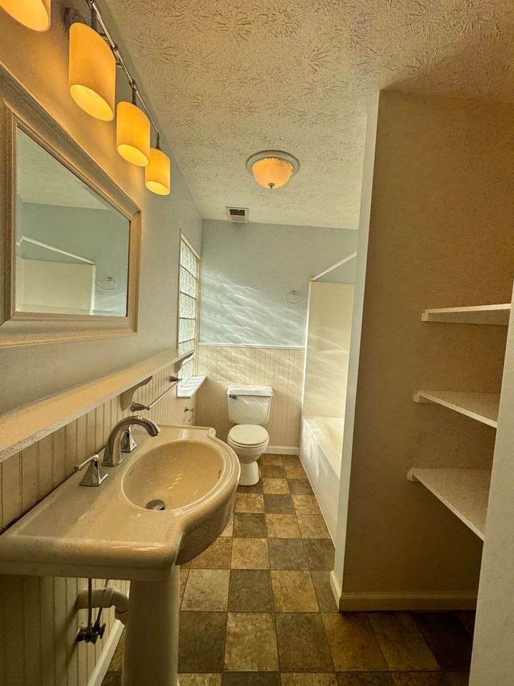 704 Chinn Ave - Photo 6 of 14