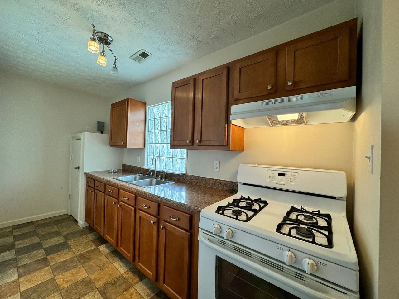 704 Chinn Ave - Photo 7 of 14