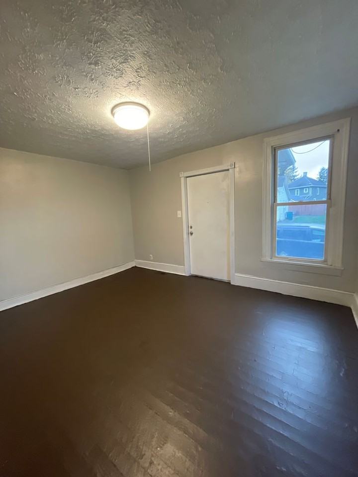 270/272 N 5th St - Photo 2 of 9