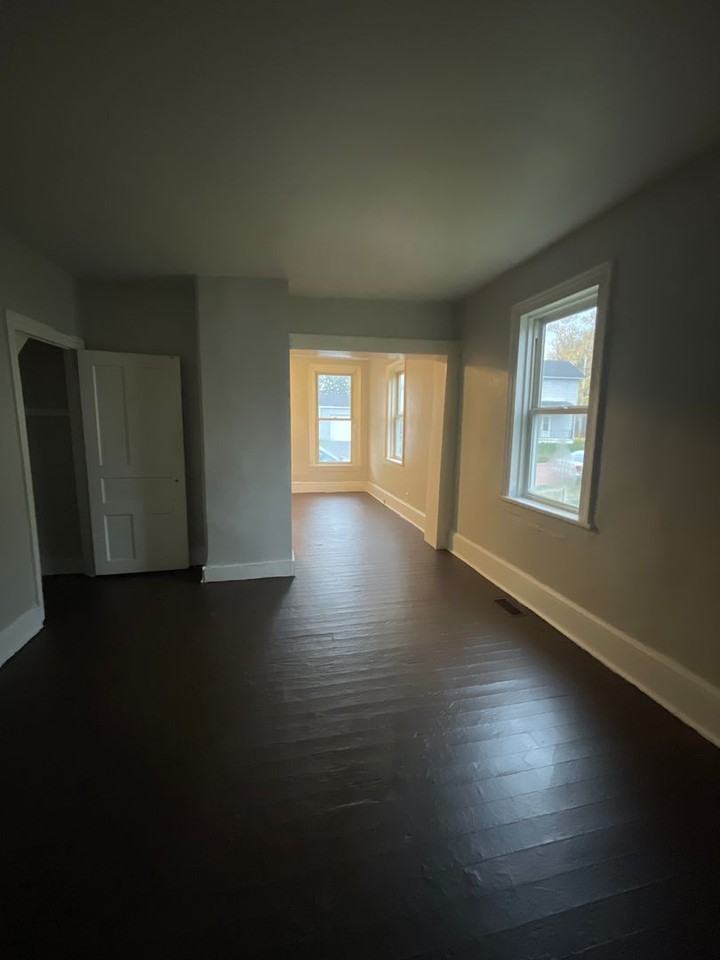 270/272 N 5th St - Photo 3 of 9