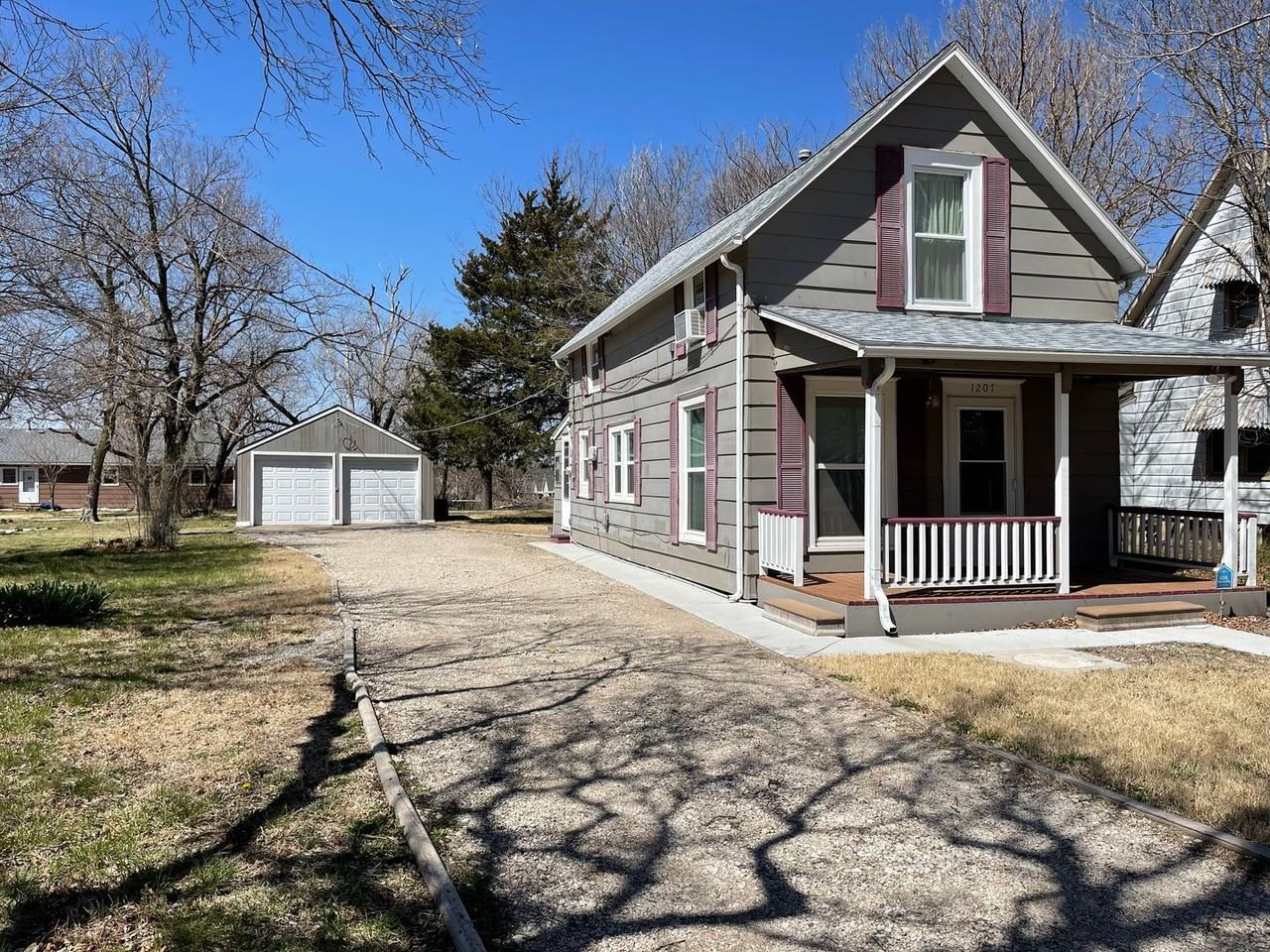 1207 N Walnut St - Photo 2 of 13