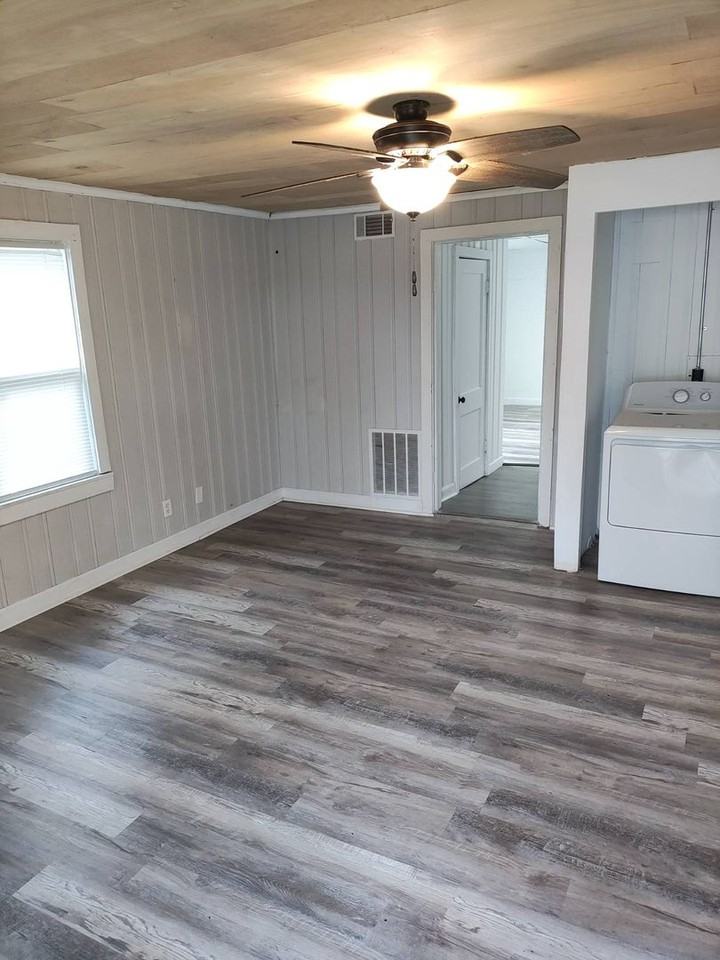 2205 N 2nd St - Photo 3 of 6