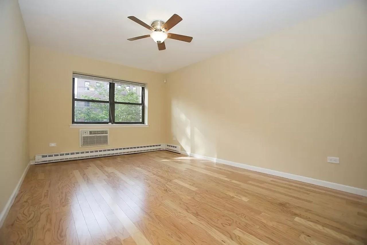 31-23 Crescent St #1A - Photo 3 of 5