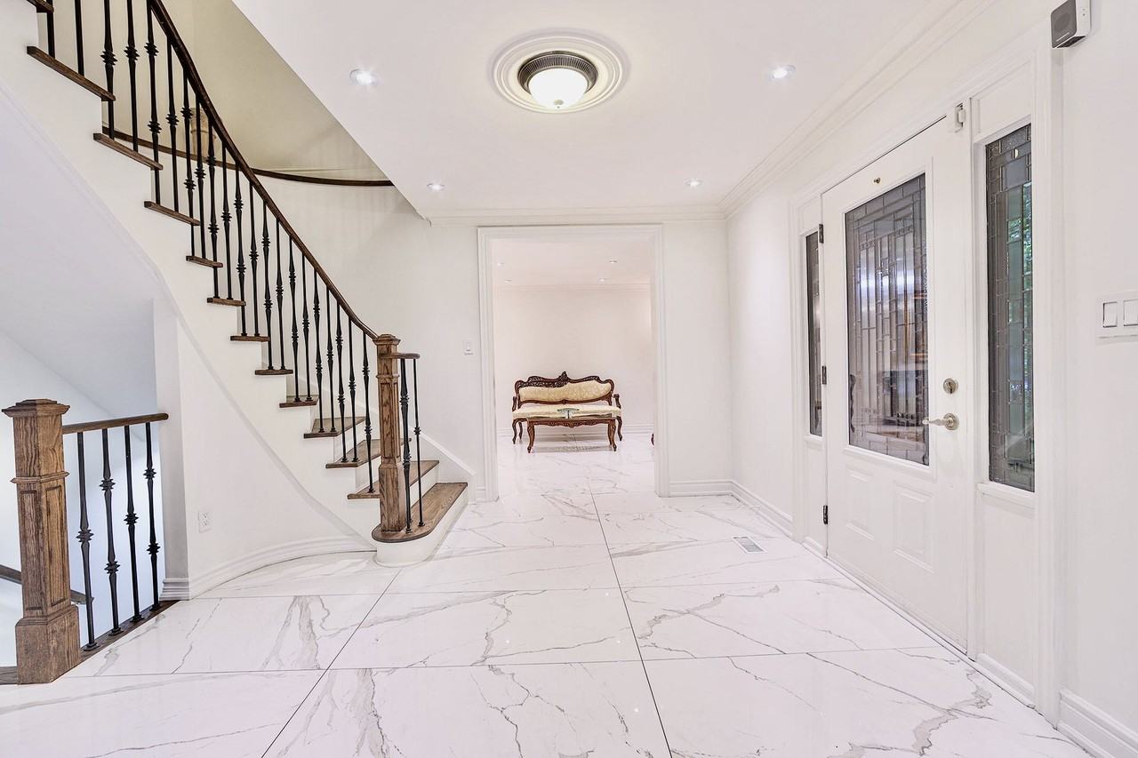 89 Yonge Boulevard - Photo 3 of 43