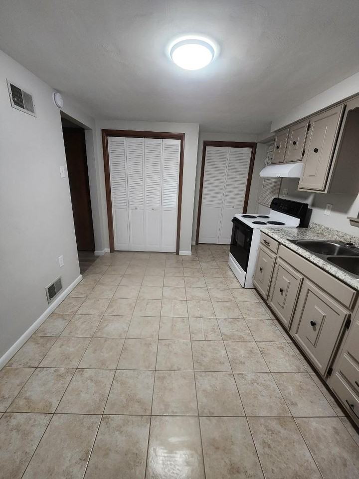 205 Greenside Ave #205 - Photo 6 of 11