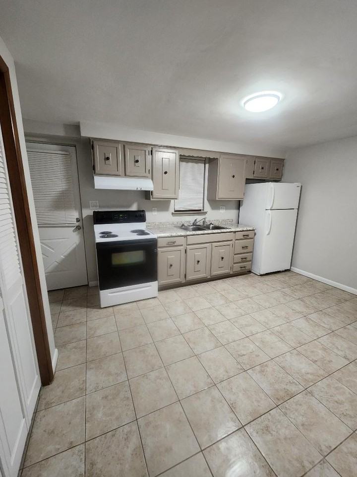 205 Greenside Ave #205 - Photo 7 of 11