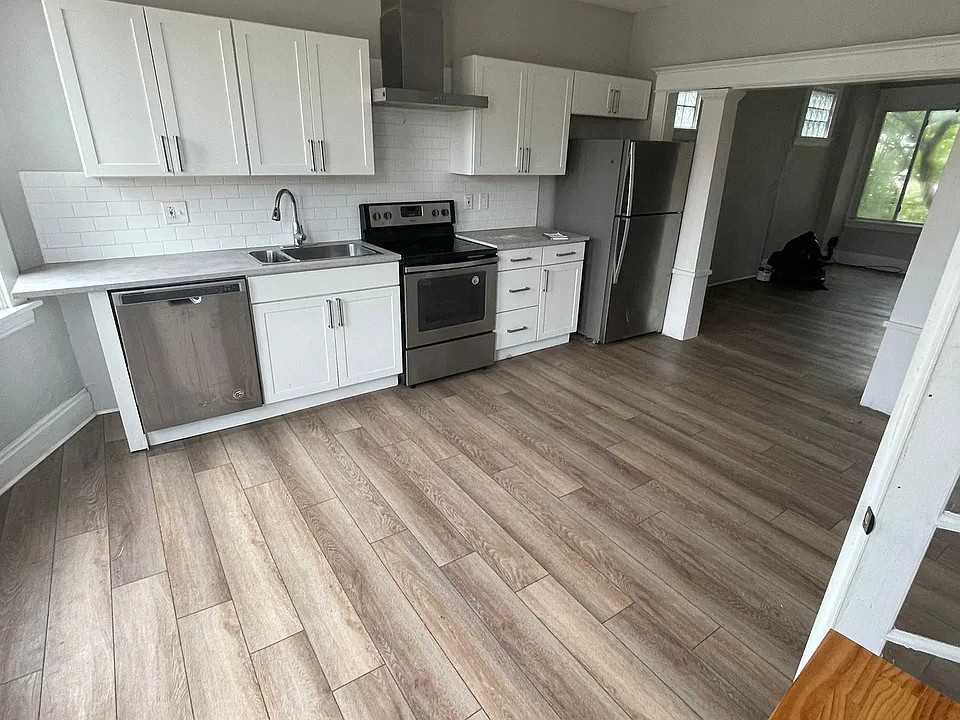 2015 Broadway Avenue #2 - Photo 2 of 9