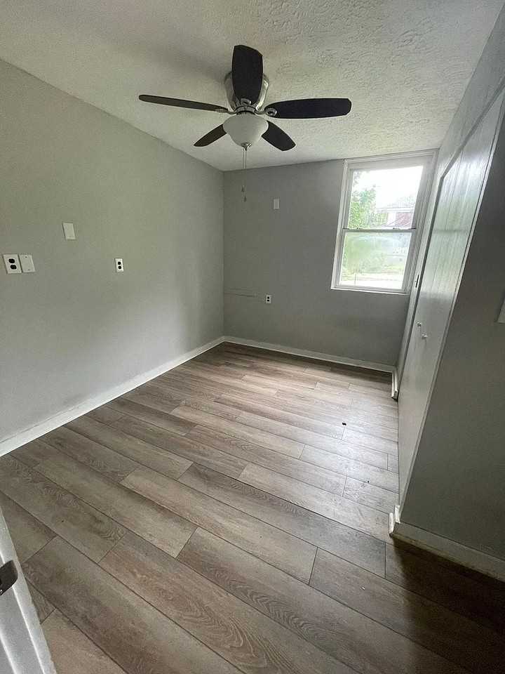 2015 Broadway Avenue #2 - Photo 4 of 9