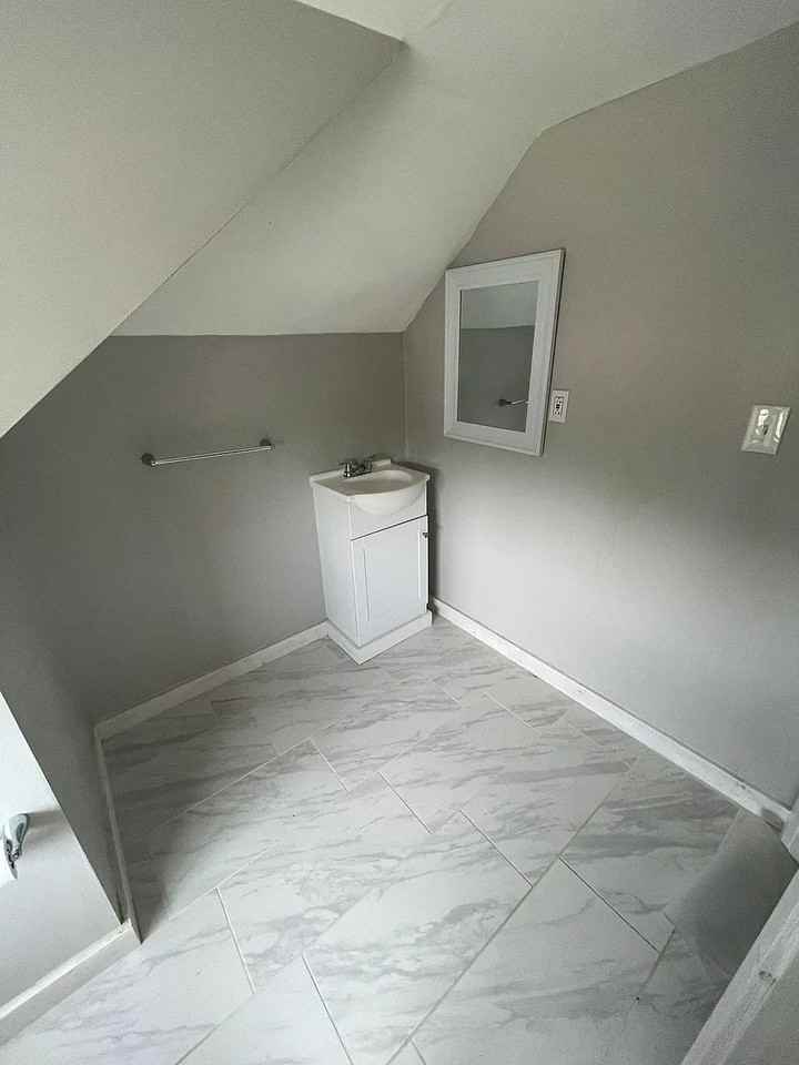 2015 Broadway Avenue #2 - Photo 7 of 9