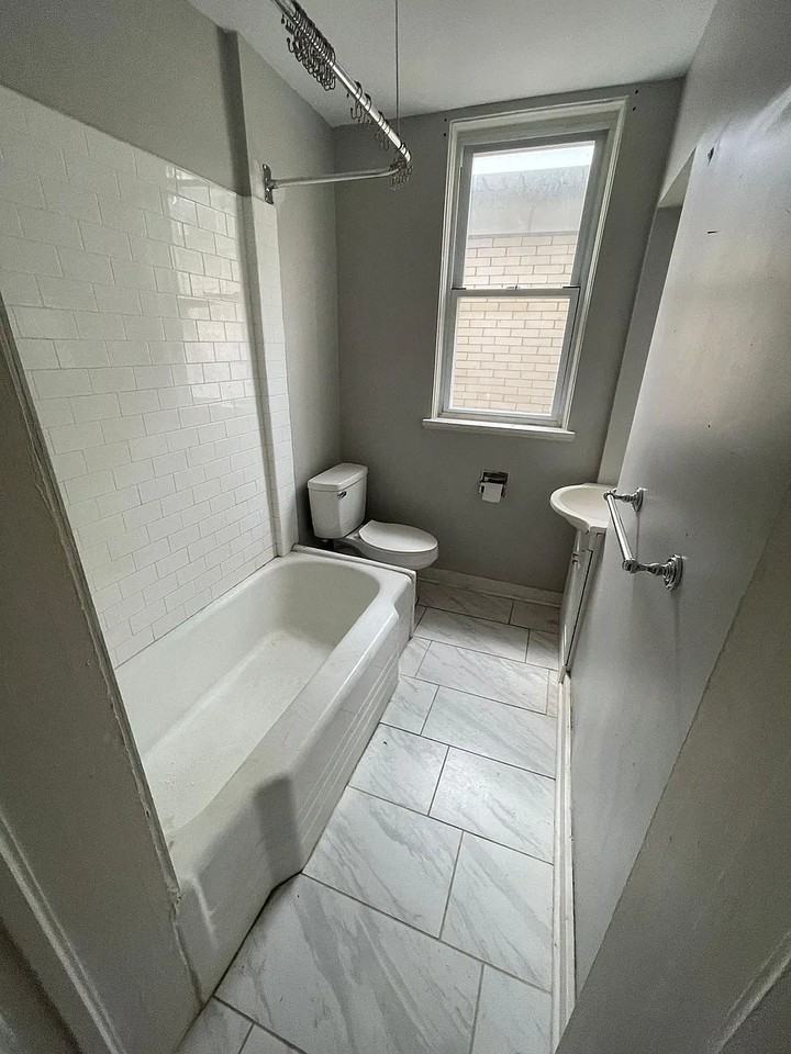 2015 Broadway Avenue #2 - Photo 5 of 9