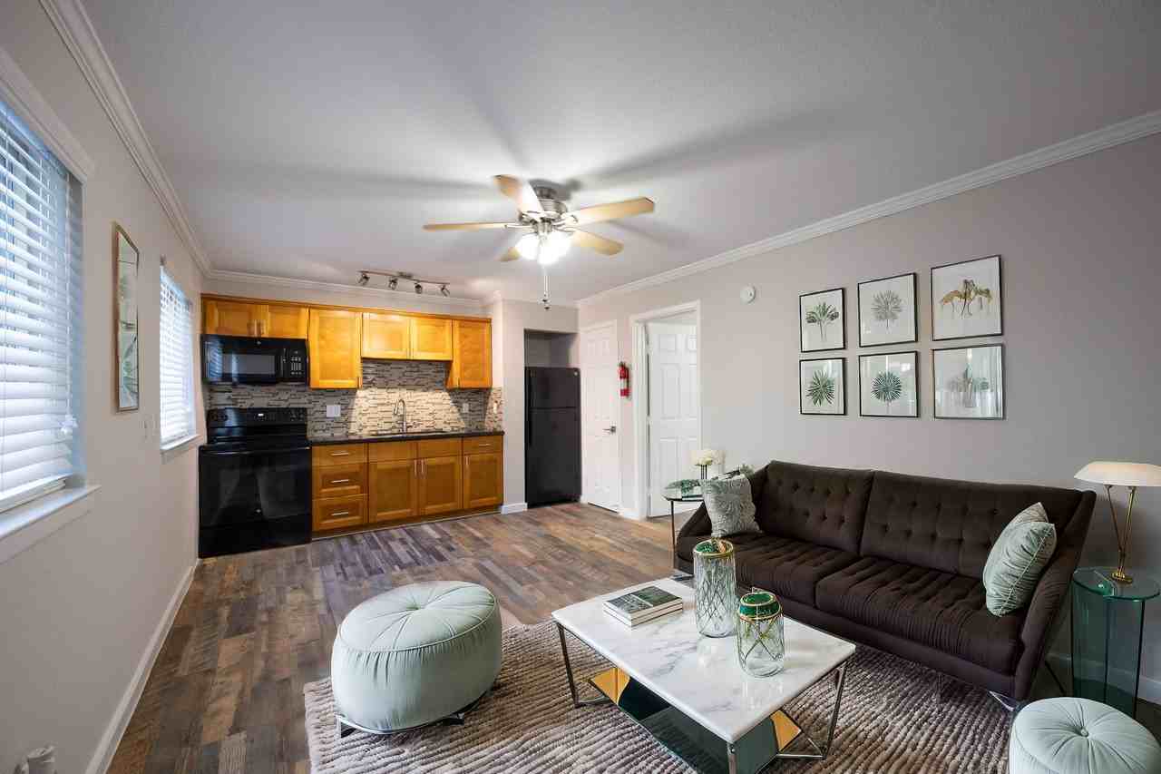 220 West Alabama Apartments - Photo 5 of 13