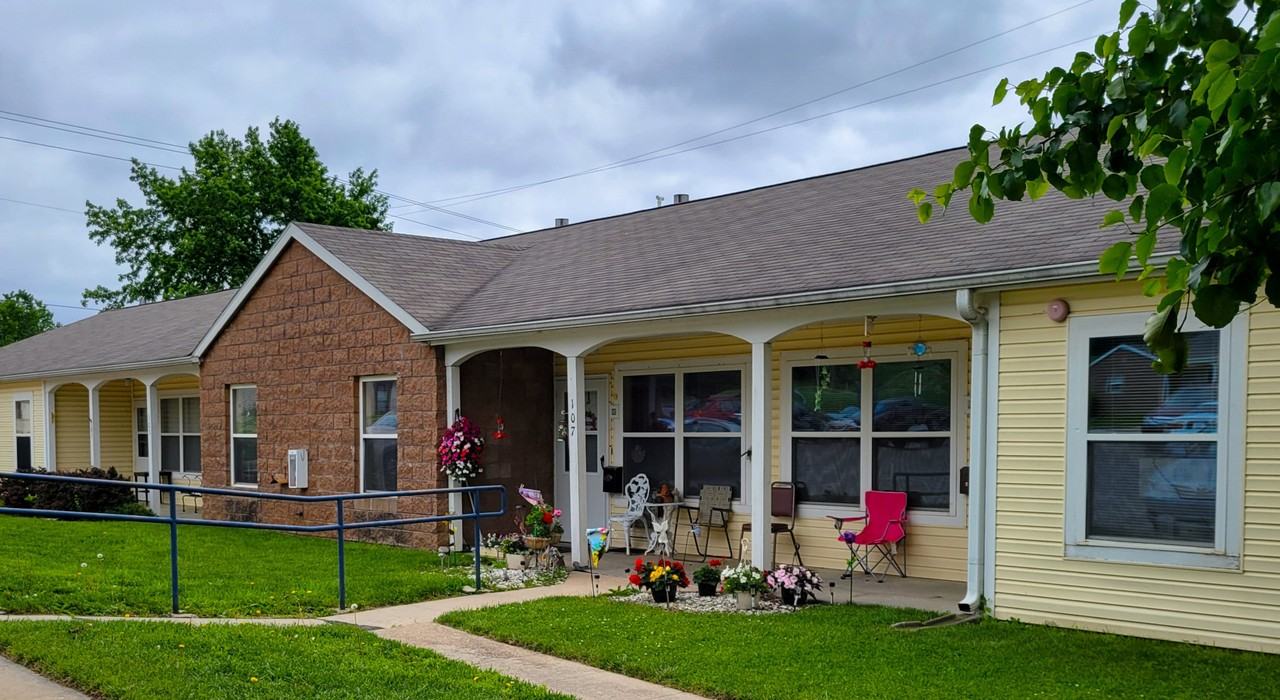 Pony Run Apartments - Photo 3 of 5