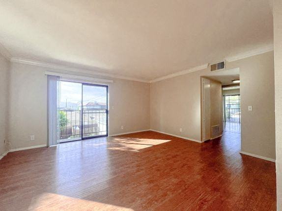 Hawthorne Manor Apartments - Photo 2 of 31