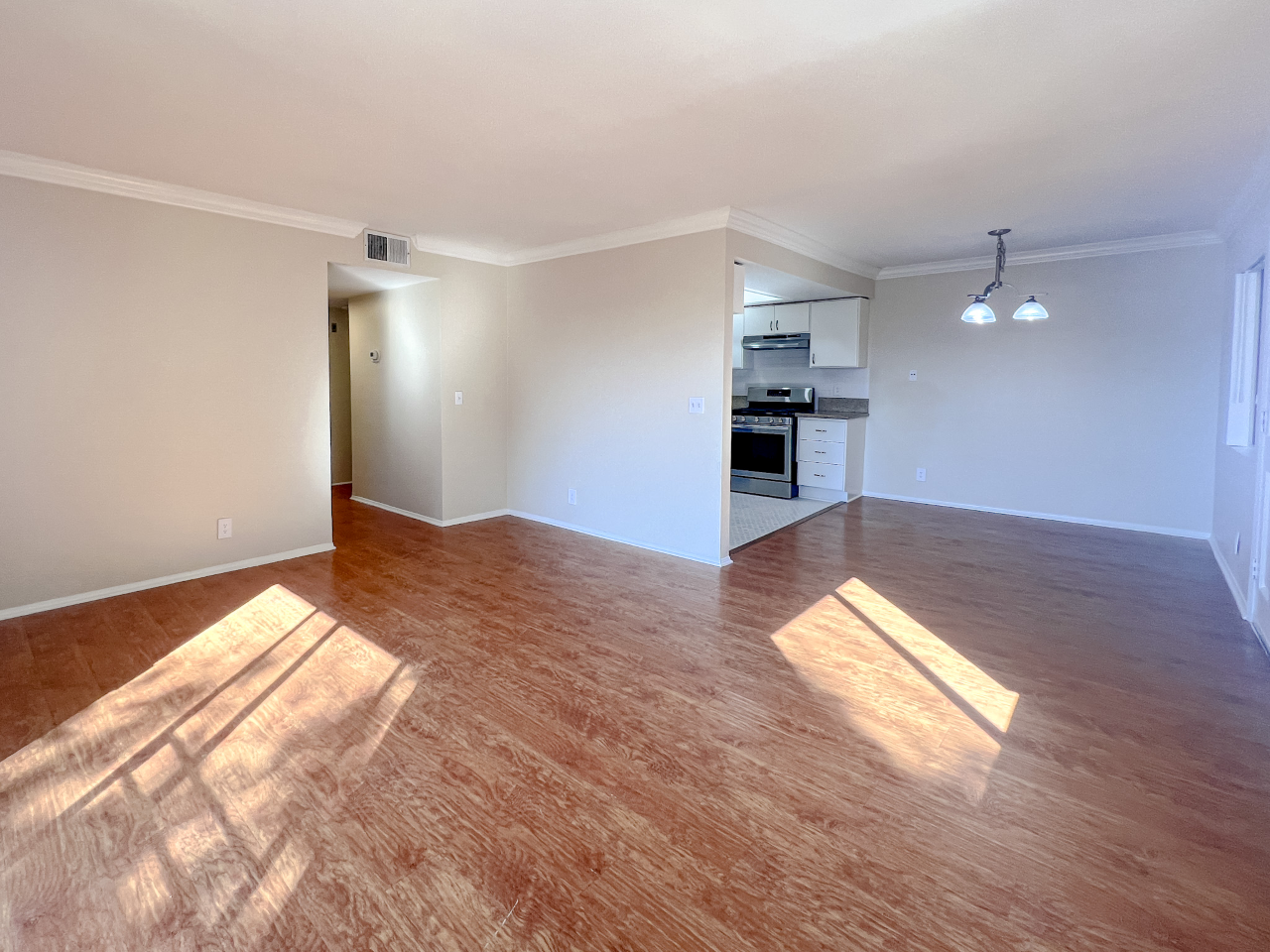 Hawthorne Manor Apartments - Photo 3 of 31