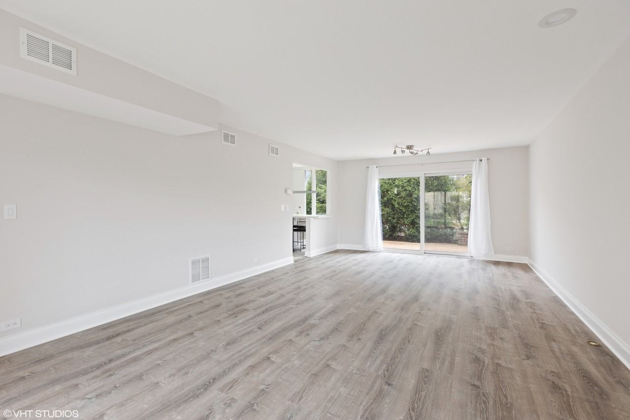 158 Green Bay Rd - Photo 2 of 19