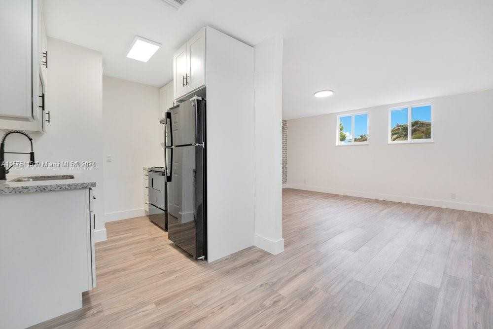 2434 Coolidge St #R - Photo 3 of 8