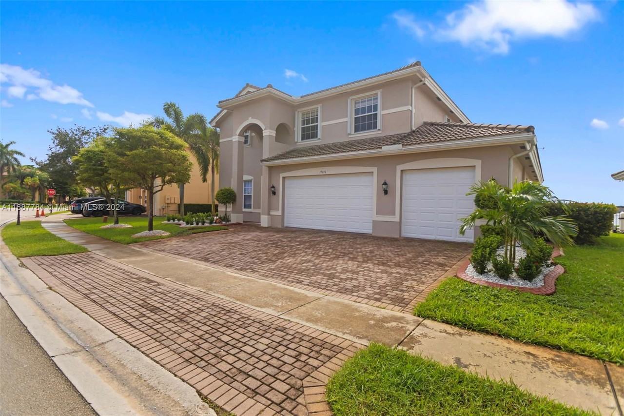 17376 Sw 48th St #1 - Photo 2 of 8