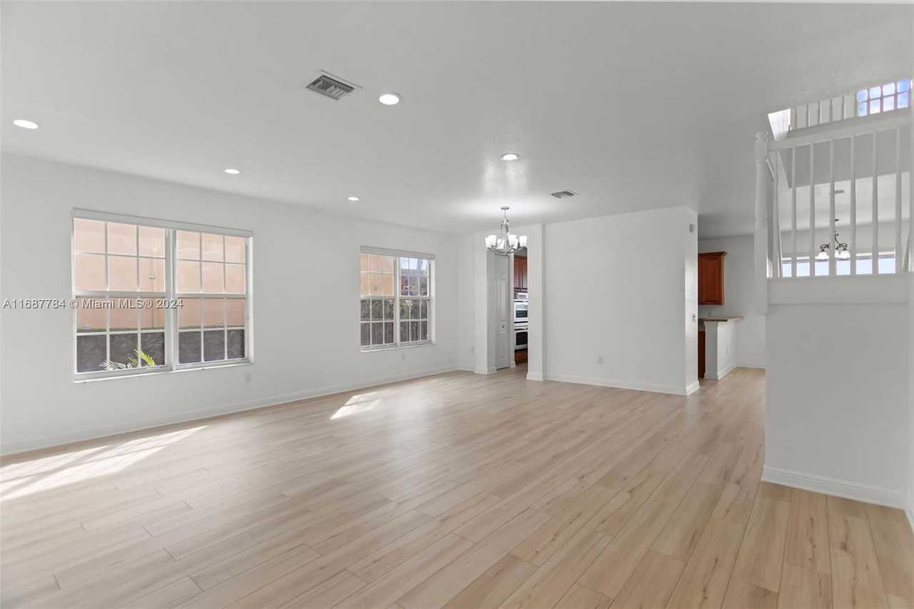 17376 Sw 48th St #1 - Photo 3 of 8