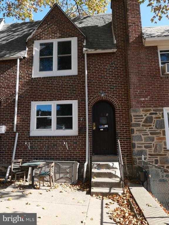 313 Hampden Rd - Photo 2 of 12