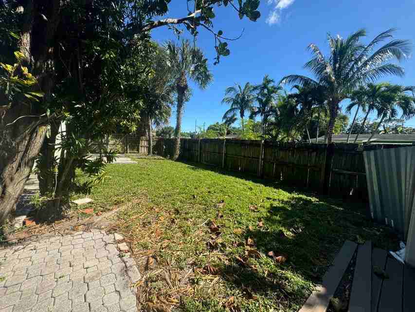 8817 Dania Dr - Photo 3 of 4