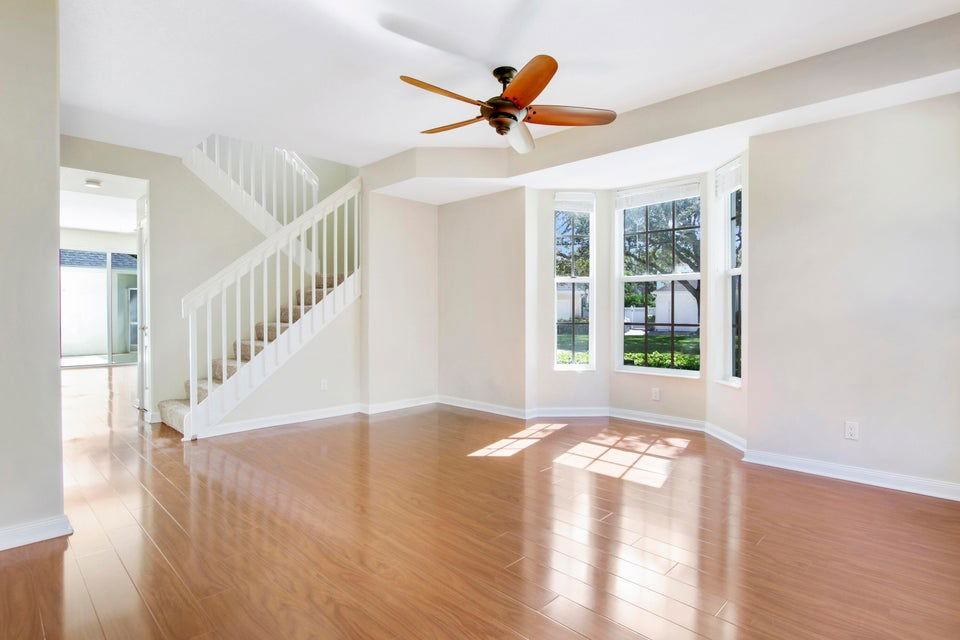 164 Poinciana Dr - Photo 3 of 5