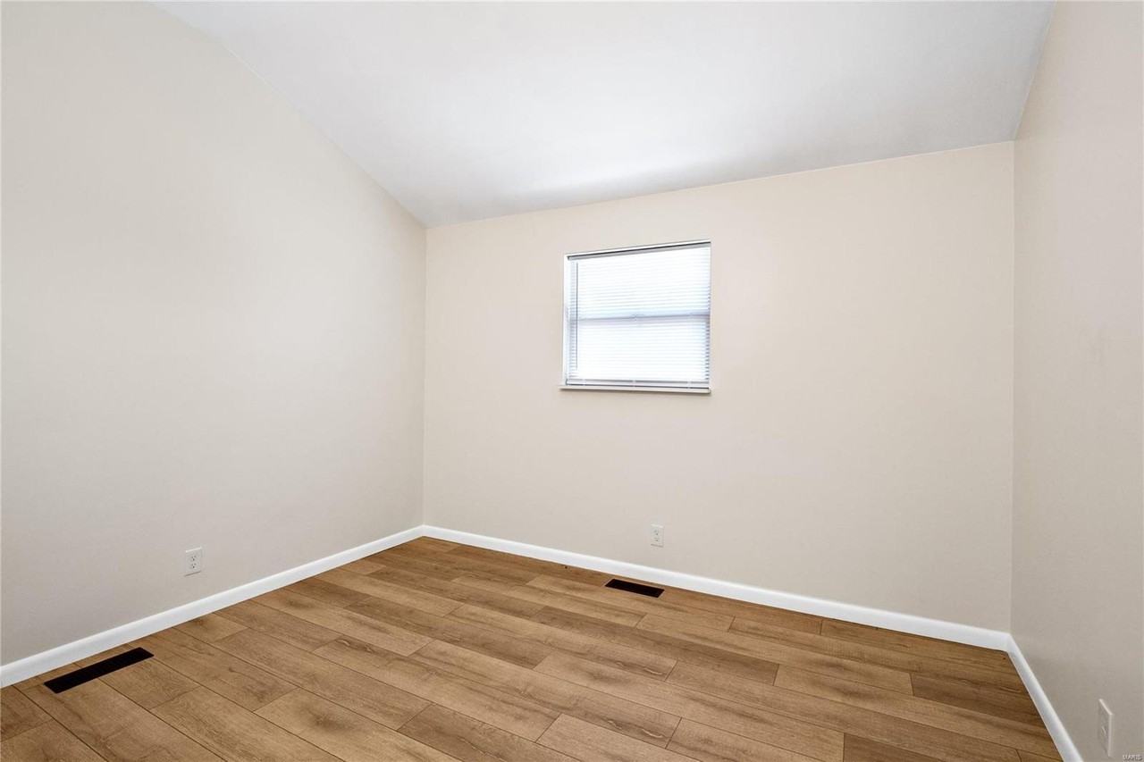 12215 Blackhall Dr - Photo 3 of 27