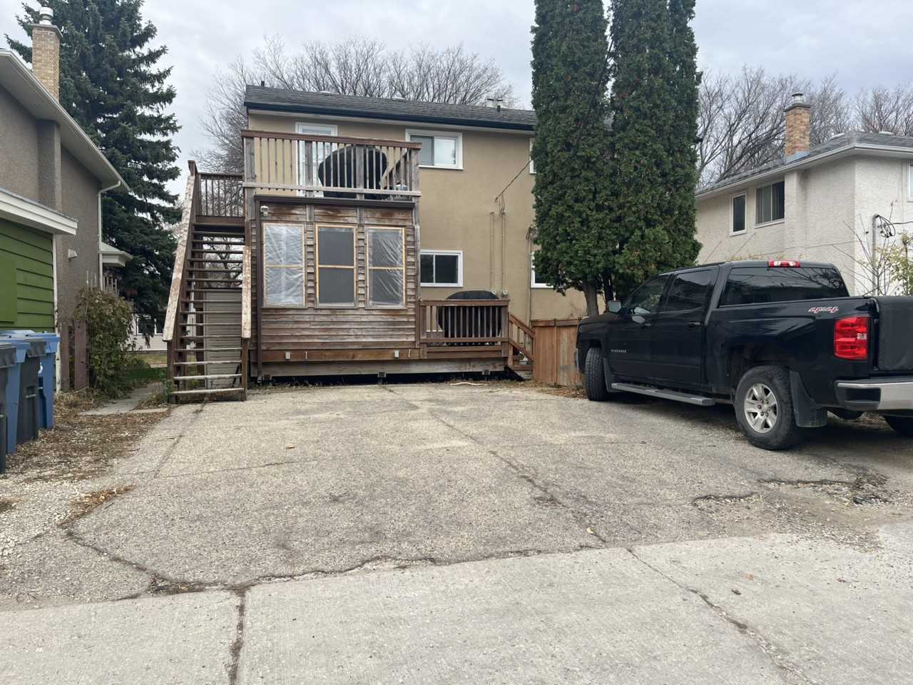 1025 Fleet Ave - Photo 2 of 15