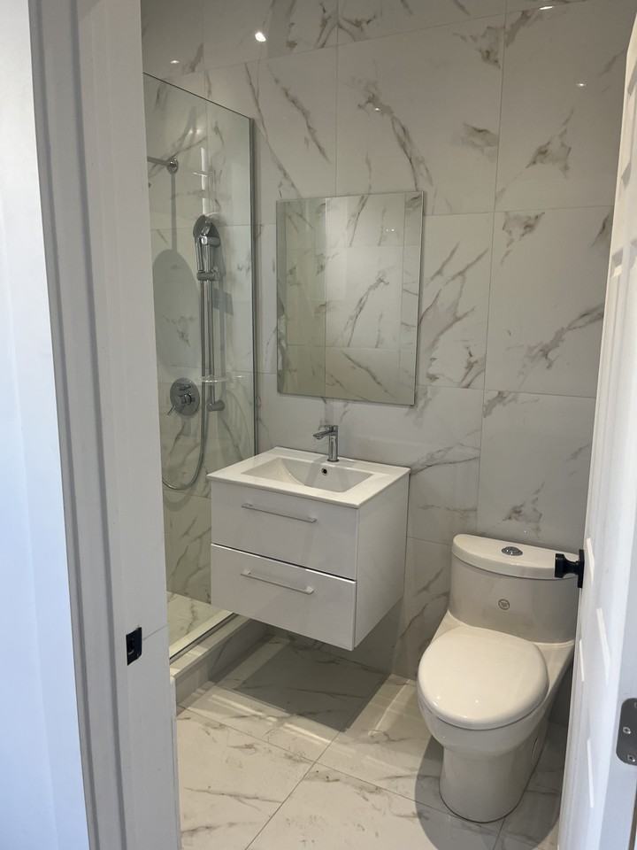 5550 Ch De La Côte-Saint-Luc - Photo 6 of 10