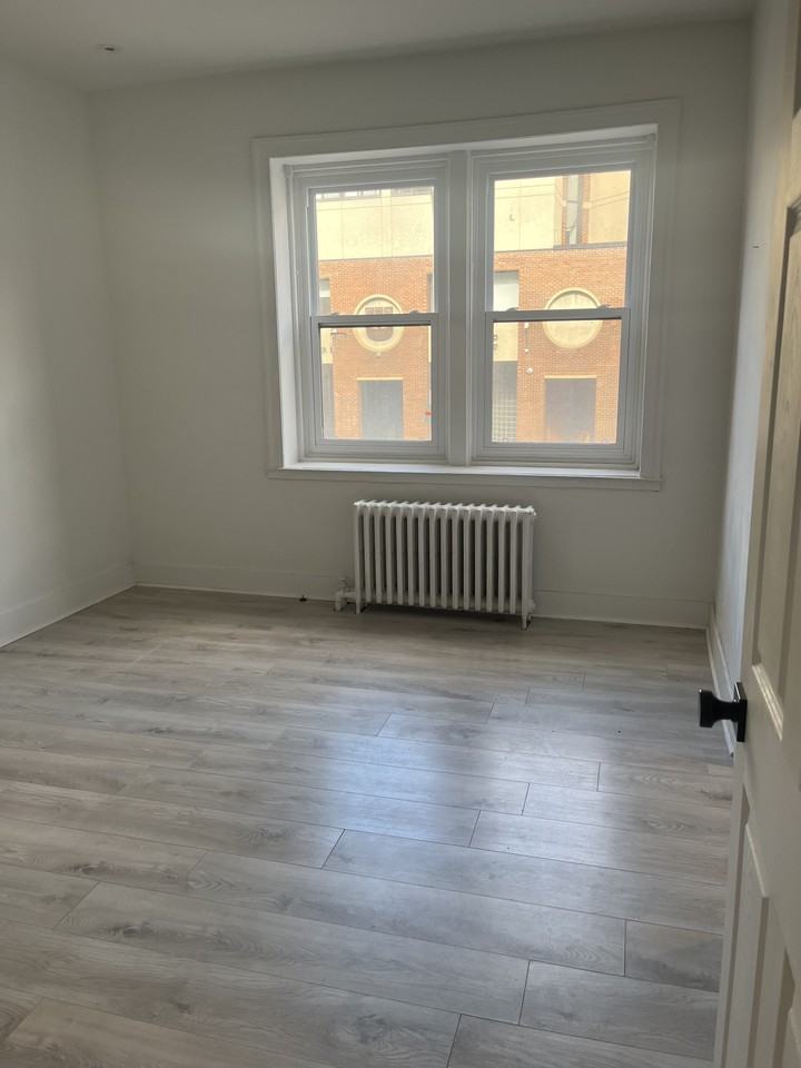 5550 Ch De La Côte-Saint-Luc - Photo 3 of 10