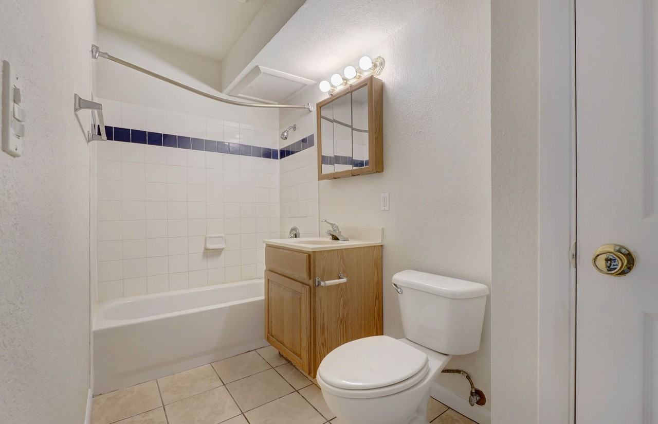 Lakeview Apartments - Photo 3 of 36