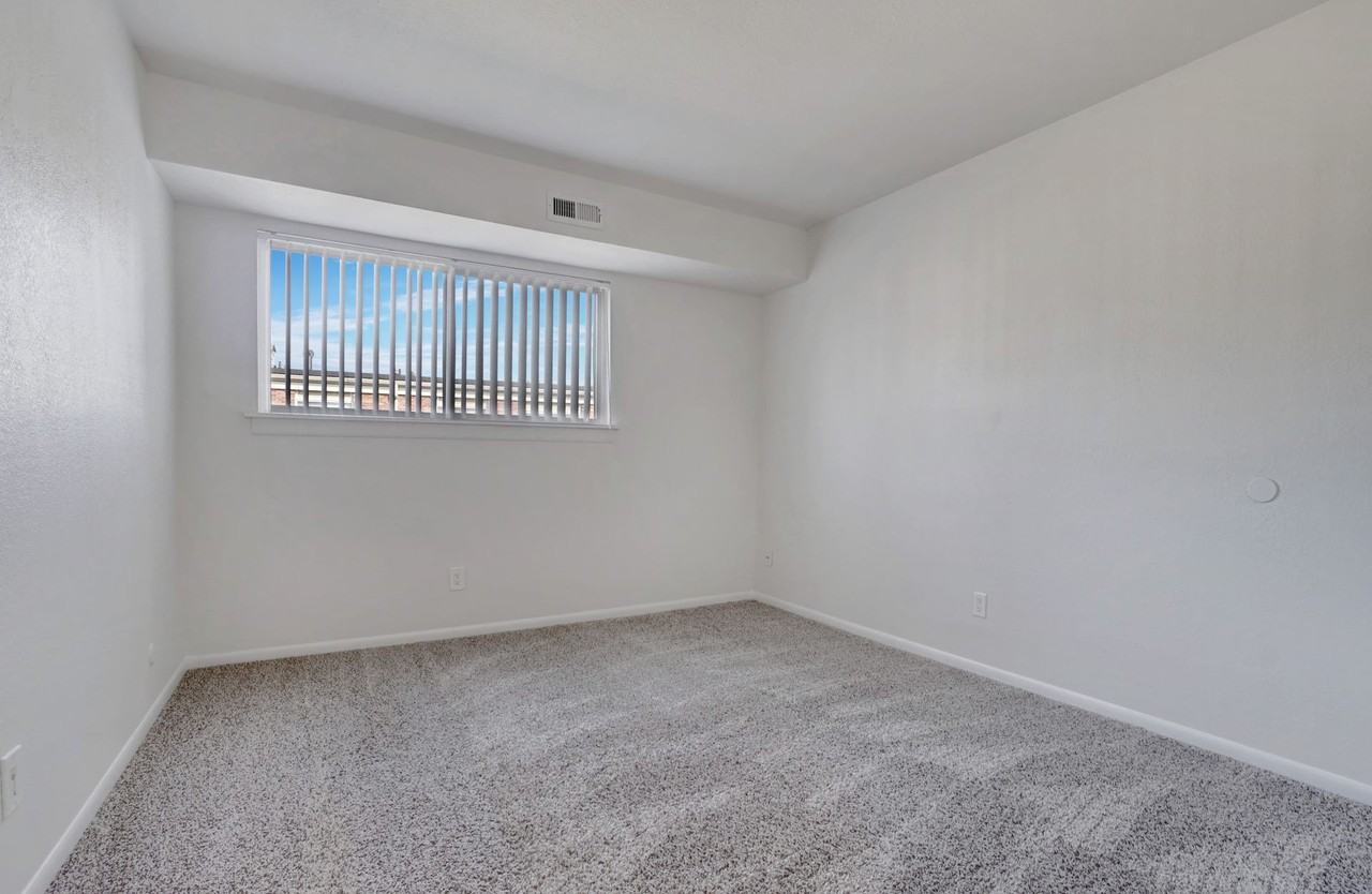 Lakeview Apartments - Photo 4 of 36