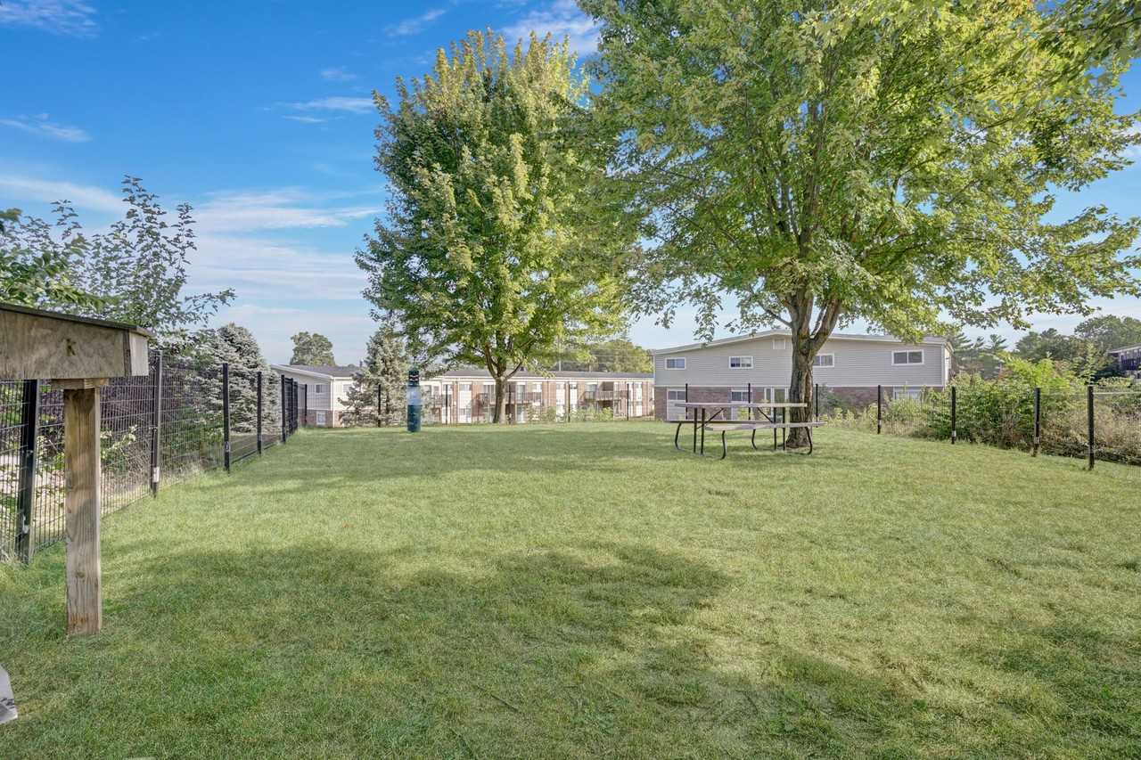 Lakeview Apartments - Photo 7 of 36