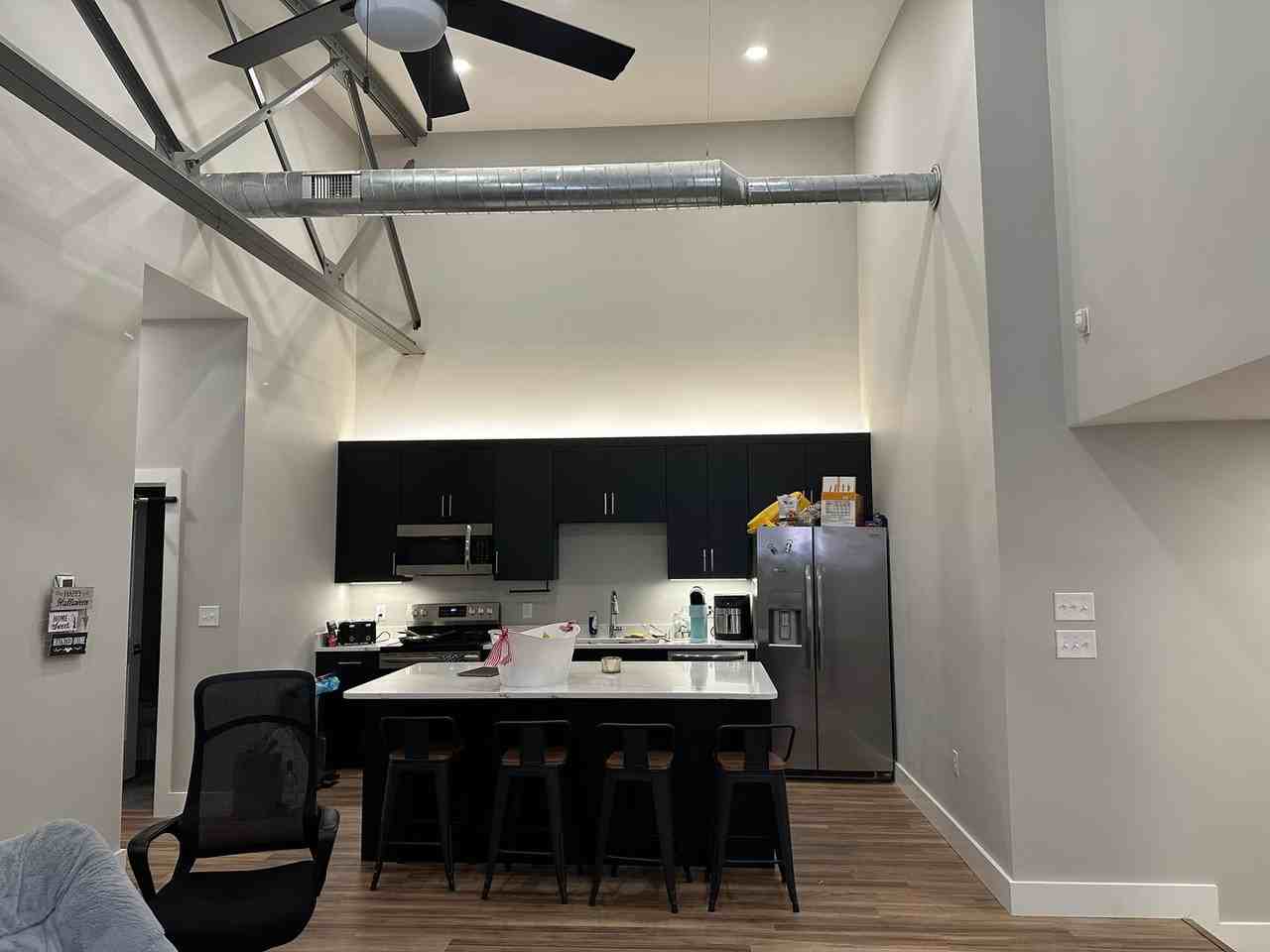 113 E 6th St - Photo 4 of 19