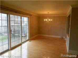 433 Fox Hills Drive South - Photo 2 of 4