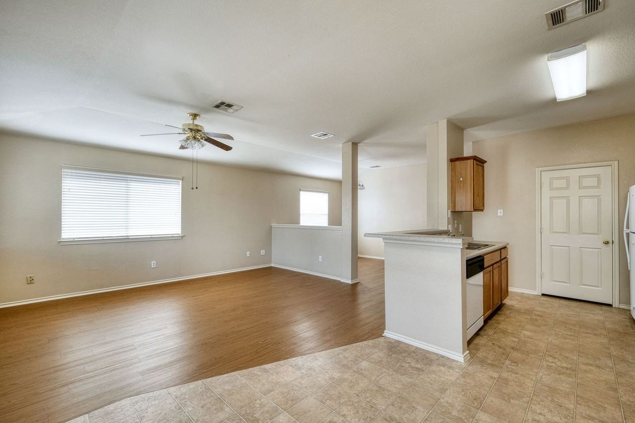 13613 Lyndon B Johnson St - Photo 2 of 14