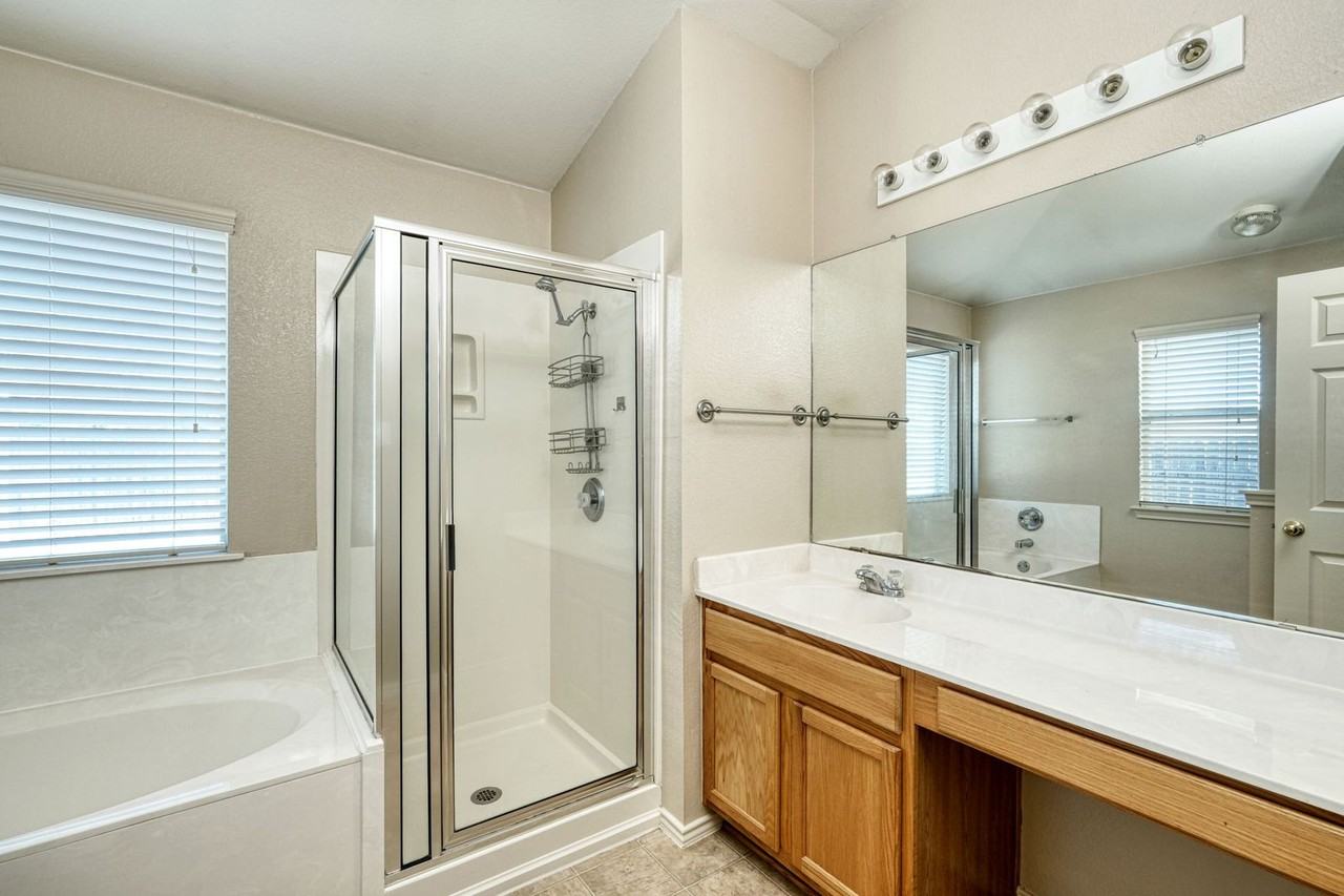 13613 Lyndon B Johnson St - Photo 6 of 14