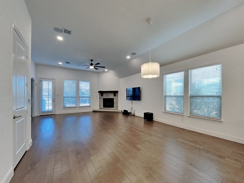 2137 Triton Dr - Photo 6 of 19