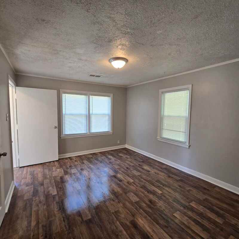 2269 Longstreet Dr - Photo 2 of 10