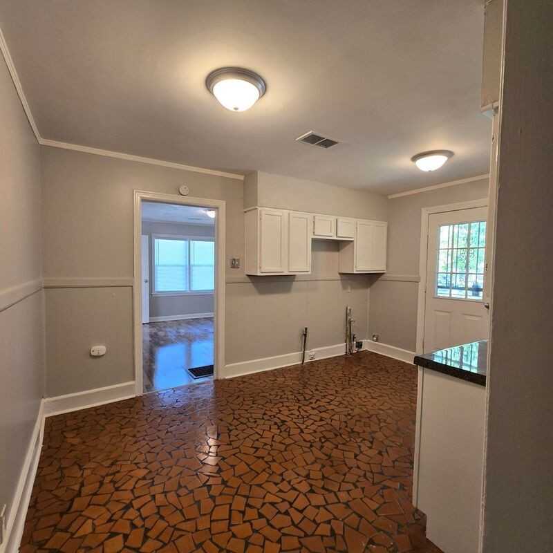 2269 Longstreet Dr - Photo 3 of 10