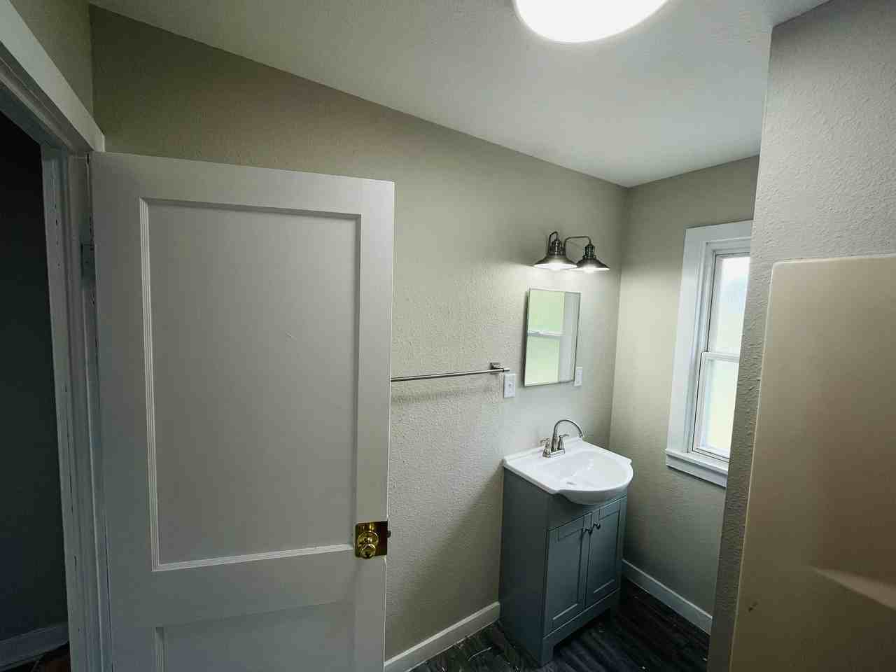 505 E 14th St - Photo 5 of 6