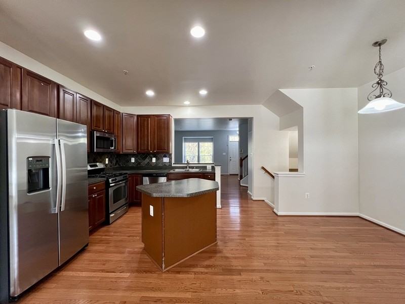 1121 Wilberforce Ct - Photo 3 of 34