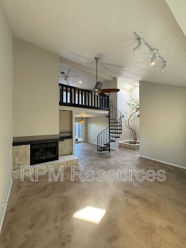 12424 Acadia Ct - Photo 3 of 15