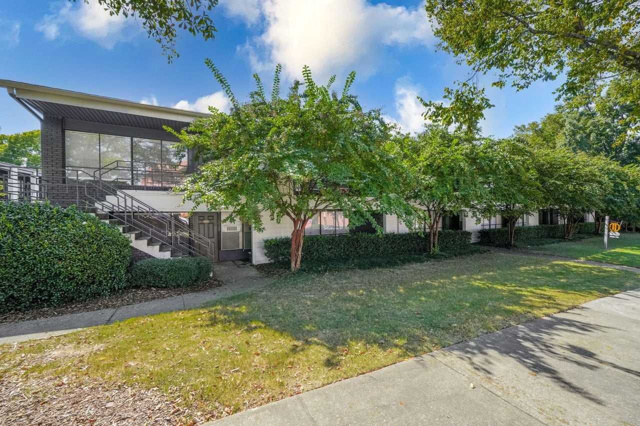 Fox Hall - Photo 7 of 50