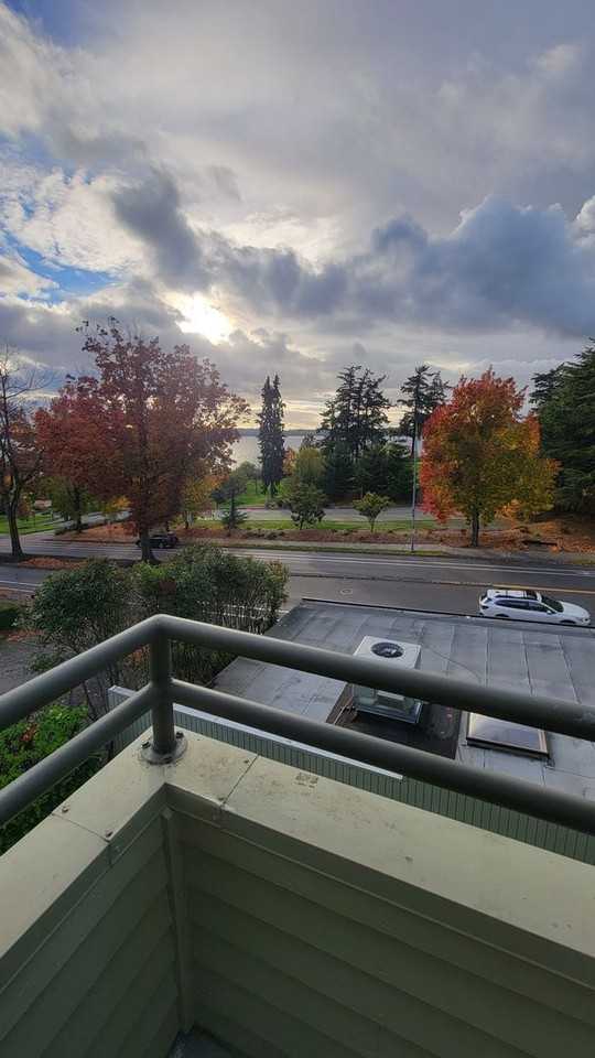 15 4th Ave #3