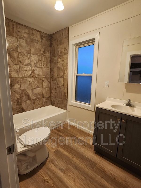 818 N Rosewood Ave - Photo 3 of 9