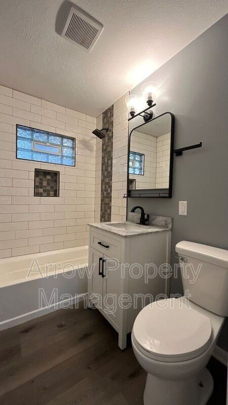 800 S 38th Street Ct - Photo 6 of 23