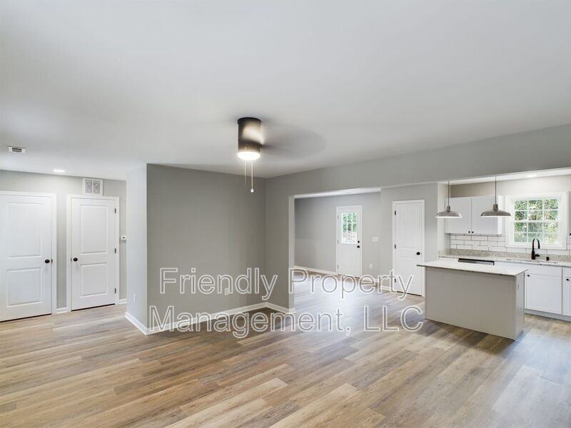 323 4th St - Photo 4 of 27