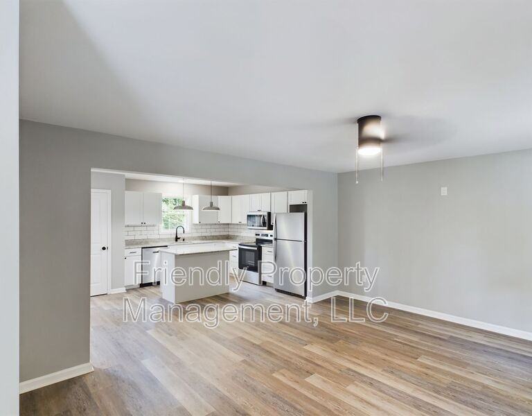 323 4th St - Photo 5 of 27